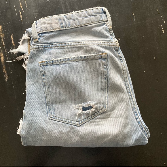 American eagle low rise distressed jeans - Picture 2 of 3